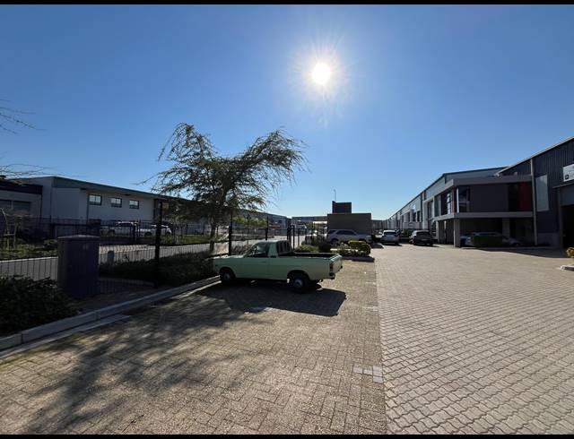 342M² WAREHOUSE TO LET IN STIKLAND INDUSTRIAL
